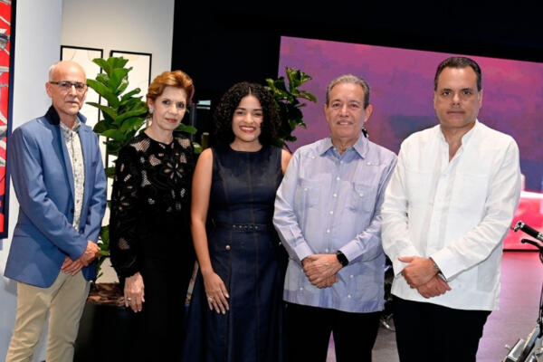 De izquierda a derecha: Máximo Caminero, María del Carmen Ossaye, Amada Martínez, Mario Martínez y Ramón Ernesto Morales.