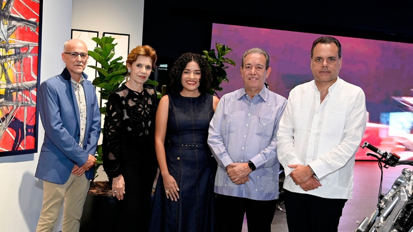 Museo Autozama Mercedes-Benz inaugura exposición “Caos & Equilibrio”, de Máximo Caminero