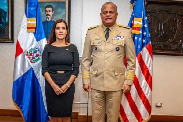 Carlos Antonio Fernández Onofre, ERD., recibió en su despacho la visita oficial de la embajadora de los Estados Unidos en la República Dominicana, Leah Francis Campos.