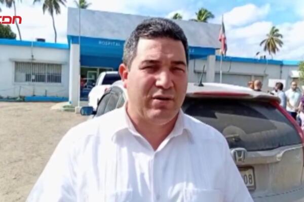 Comisión técnica del SNS durante la inspección de hospitales en la provincia Valverde, tras reclamos del Colegio Médico Dominicano.