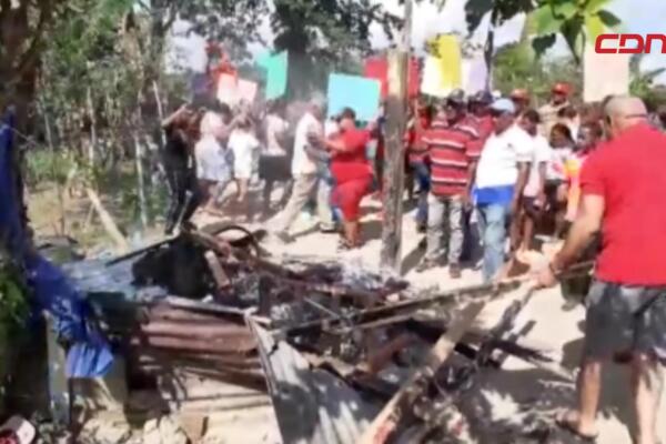 Comunitarios del sector Las Maras marcharon con pancartas en rechazo al microtráfico y denunciaron la proliferación de puntos de drogas en la zona.