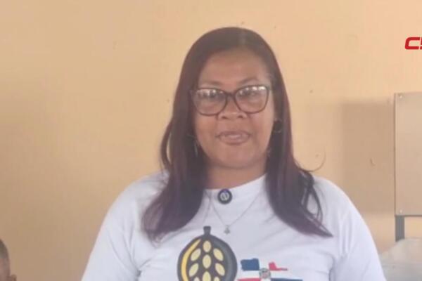 Autoridades realizan la entrega de RD$3 millones destinados a la Federación de Mujeres del Cacao y a la construcción del cabildo en Arroyo Toro–Masipedro.
