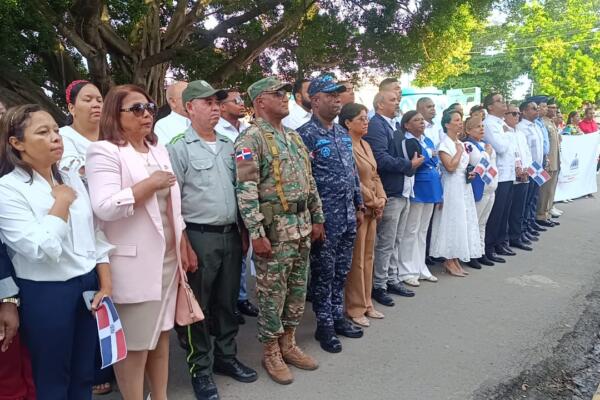 Autoridades civiles, militares y religiosas encabezaron actos cívicos y un desfile patriótico por el 182 aniversario de la Independencia Nacional.
