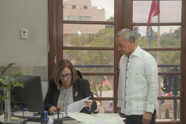 Diputado Pedro Martínez somete dos resoluciones para revisar contrato de la mina de Pueblo Viejo 