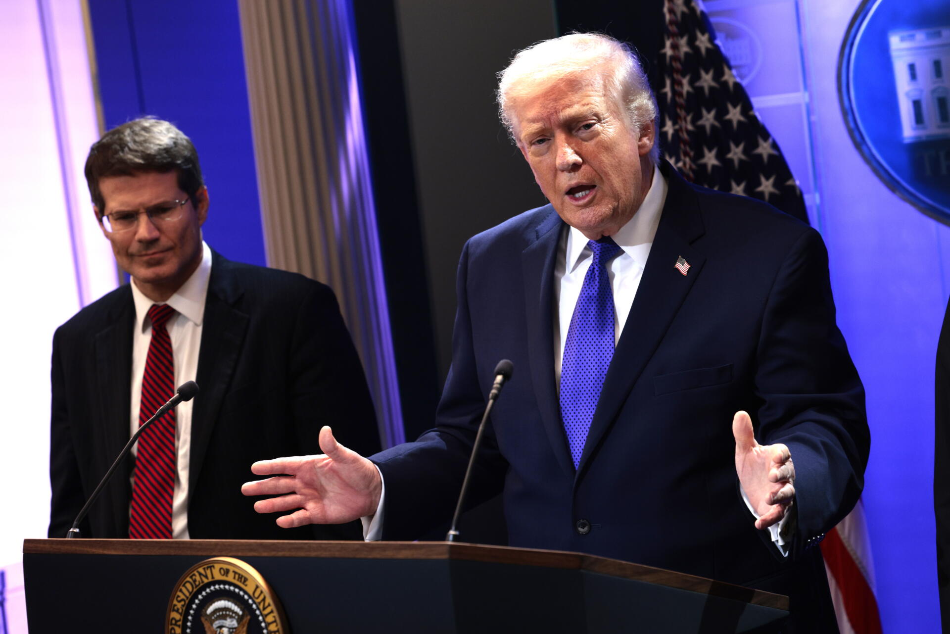 Trump condena fallo del Supremo contra sus aranceles y anuncia nueva tasa global del 10 %