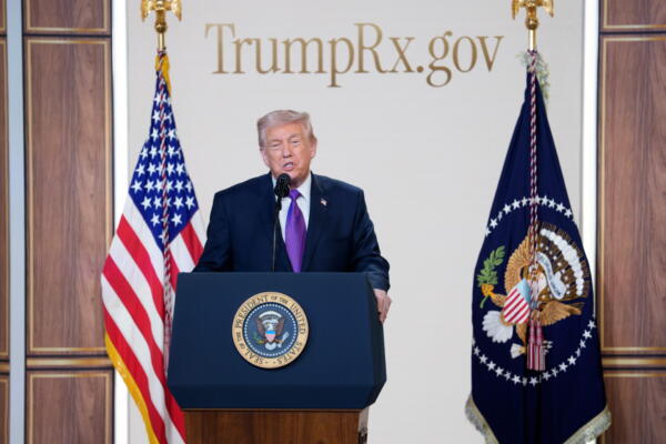 Fotografía de archivo del presidente de EE.UU., Donald J. Trump. EFE/EPA/AARON SCHWARTZ / POOL