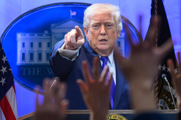 El presidente de Estados Unidos, Donald Trump, habla durante una conferencia de prensa en la Sala Brady de Prensa de la Casa Blanca en Washington, D.C., el 20 de febrero de 2026. (Foto de Mandel NGAN / AFP)
