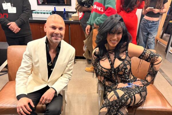 El Prodigio acompaña a Cardi B en una histórica presentación en Saturday Night Live, llevando el merengue típico dominicano y el acordeón criollo a millones de espectadores en Estados Unidos.