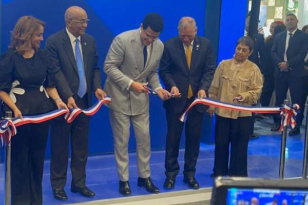 El ministro de Turismo, David Collado, inauguró el stand dominicano en la feria turística La Vitrina de ANATO.