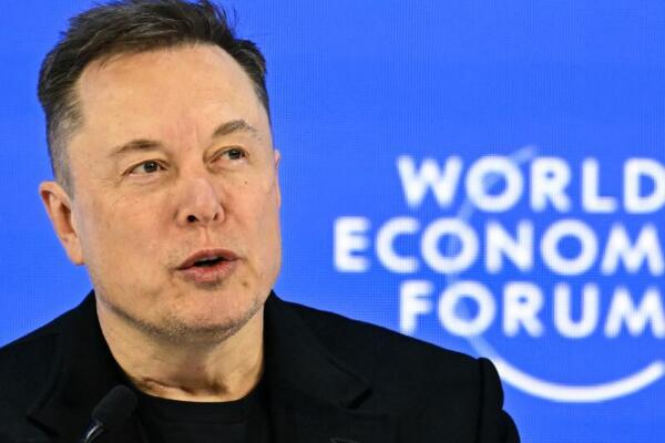 Elon Musk, director ejecutivo de SpaceX y Tesla, y empresario sudafricano-canadiense-estadounidense, habla durante la reunión anual del Foro Económico Mundial (FEM) en Davos el 22 de enero de 2026.
