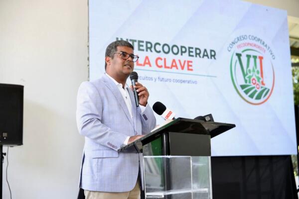 Directivos de la Federación de Cooperativas del Nordeste durante el anuncio del VII Congreso Fecoopnordeste, que reunirá a expertos nacionales e internacionales para debatir sobre redes y circuitos económicos cooperativos.
