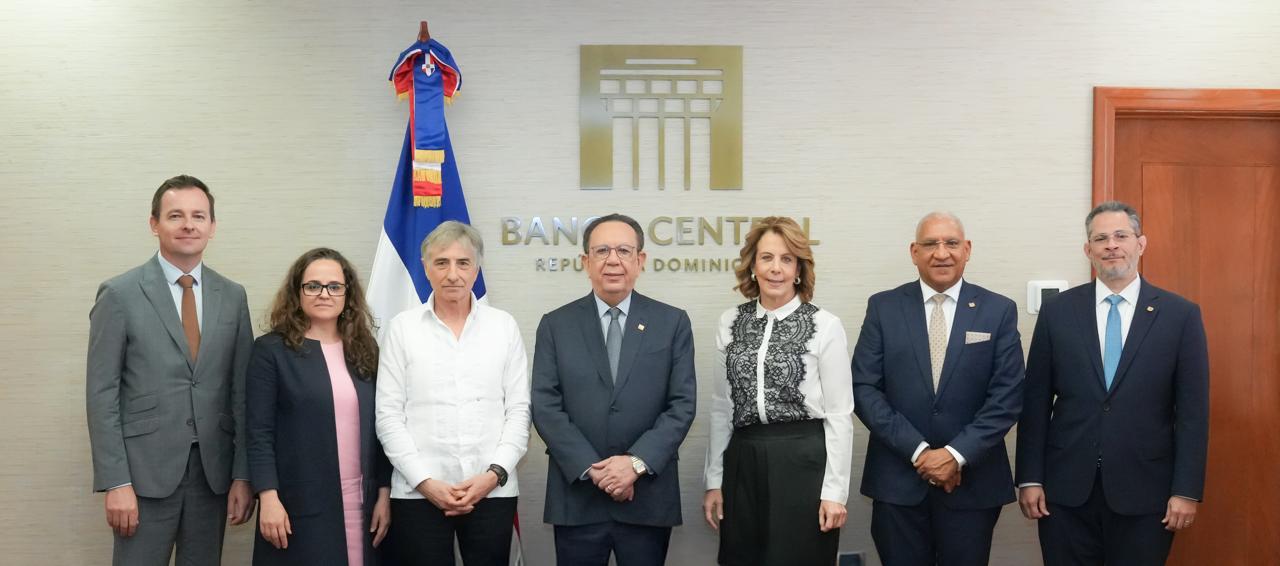 Gobernador Valdez Albizu recibió al embajador de la Unión Europea, Raúl Fuentes Milani