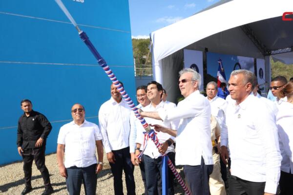 Presidente Luis Abinader y Wellington Arnaud encabezan inauguración de acueducto en Navarrete.