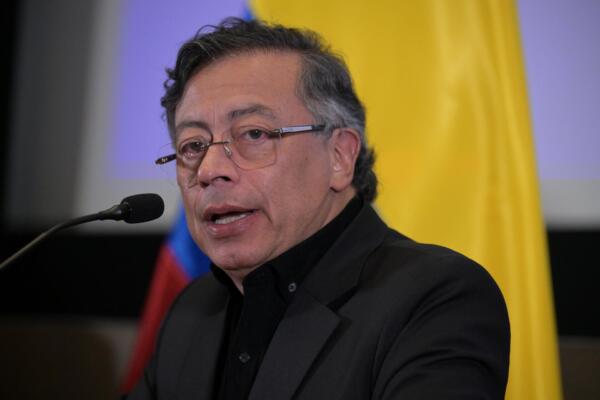 El presidente colombiano Gustavo Petro habla durante una conferencia de prensa en la Embajada de Colombia en Washington D. C., el 3 de febrero de 2026. (Foto de Oliver Contreras / AFP)