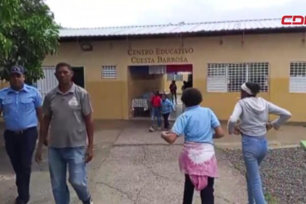 Centro educativo Cuesta Barrosa, en Sabaneta de Yásica, donde fue evacuado el personal y los estudiantes tras la presencia de una sustancia tóxica en las instalaciones.