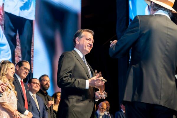 Ito Bisonó, ministro de Vivienda y Edificaciones. 