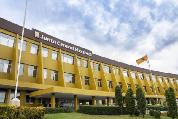 La JCE implementa una resolución para evitar la duplicidad de afiliaciones y promover la transparencia en los partidos políticos.