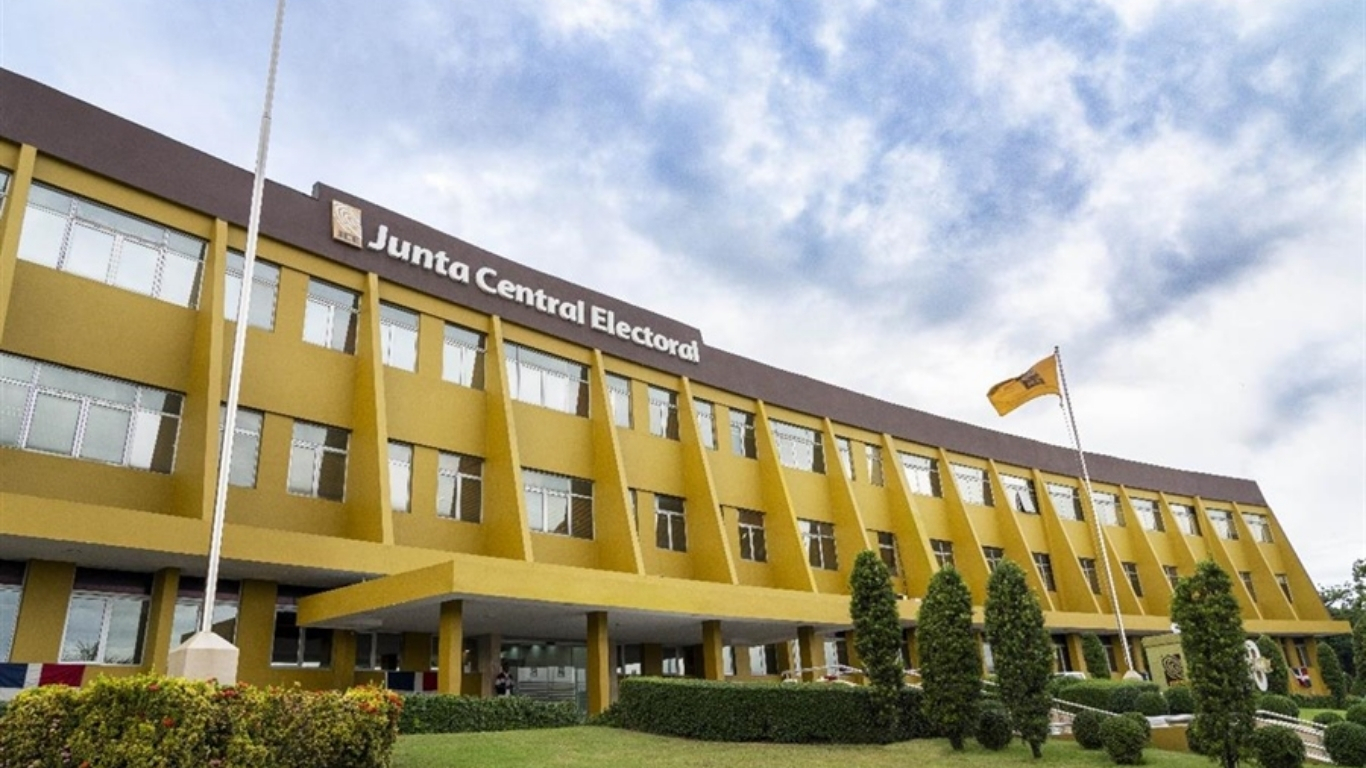La JCE implementa una resolución para evitar la duplicidad de afiliaciones y promover la transparencia en los partidos políticos.