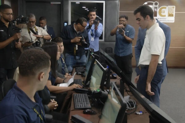 La Junta Central Electoral en coordinación con el Conadis entregaron la cédula accesible a personas con discapacidad.