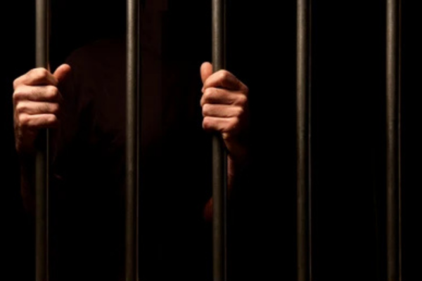 Joven de 23 años se entrega a las autoridades tras acusación por muerte de un hombre en Nigua, San Cristóbal en enero pasado.