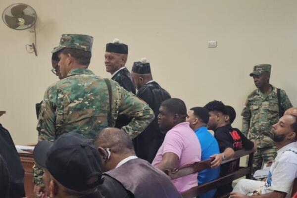 Exmiembro de seguridad enfrenta juicio por asalto a bachatero dominicano