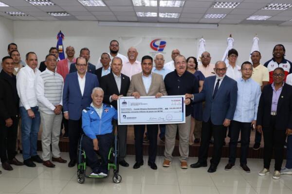 Kelvin Cruz, entregó este martes una tercera partida, esta vez de 250 millones de pesos, 