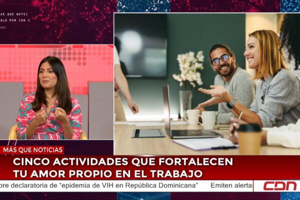 La psicóloga Ginger Bejarano durante su participación en el programa Más que Noticias, donde abordó la importancia del amor propio y el bienestar emocional en el entorno laboral.