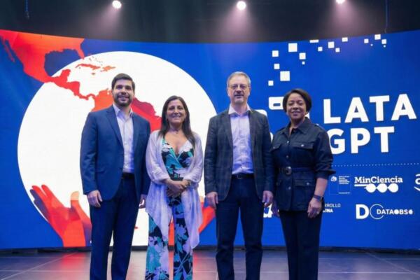 De izquierda a derecha: Arturo López Valerio (Tabuga), Mónica Soto (CENIA), Álvaro Soto (CENIA) y Alba Nely Familia (CDN)
