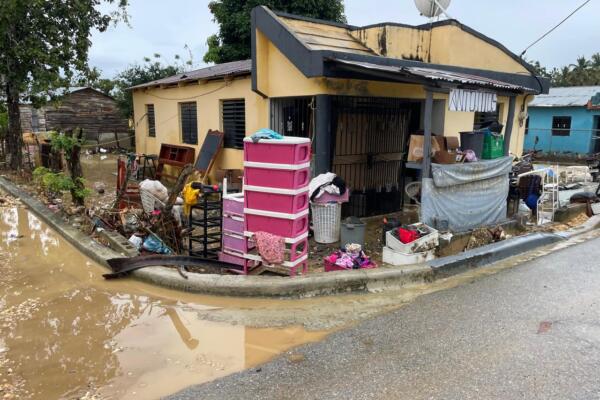 Más de 100 casas resultaron afectadas por las inundaciones causadas por las lluvias de esta madrugada en la provincia María Trinida Sánchez.
