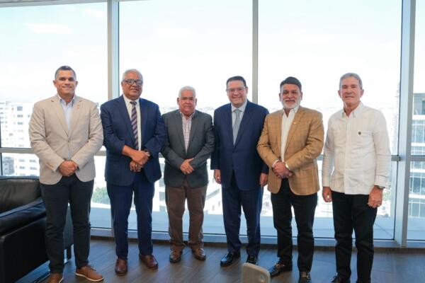 El ministro Yayo Sanz Lovatón se reunió con representantes de ANADEGAS y la FDC para analizar propuestas de modificación a la Ley de Residuos Sólidos y sus mecanismos de financiamiento.