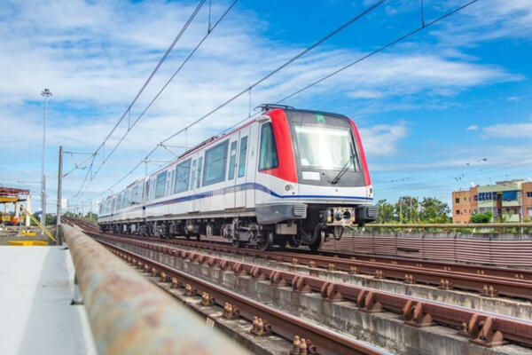 El presidente Luis Abinader firmó el Decreto 60-26 disponiendo la transformación de la Opret en la Empresa Metropolitana de Transporte (EMT).
