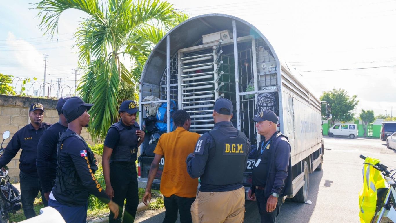 Residentes de Los Mina valora operativo migratorio