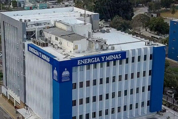 Energía y Minas confirma apagón que afecta gran parte del país.