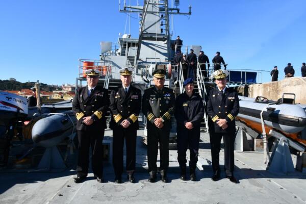 Ministro de Defensa visita base naval portuguesa y recorre patrullero de altura clase “Tejo”