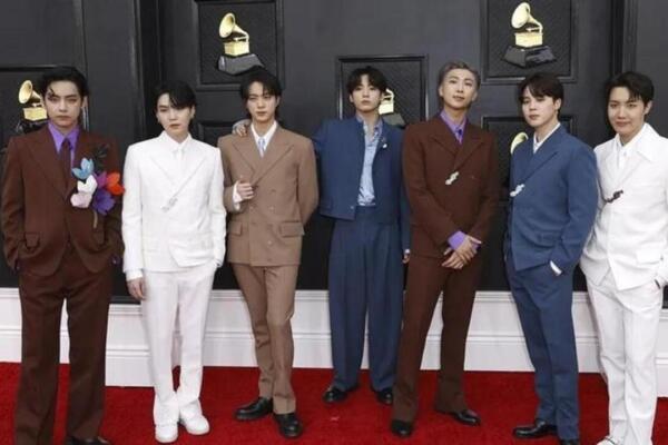 Netflix, además, anunció el lanzamiento del documental sobre el regreso de la agrupación, titulado “BTS: el retorno”. Su estreno está previsto para el 27 de marzo.