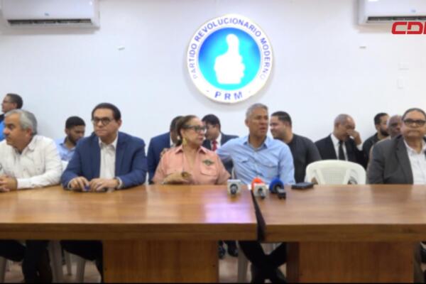 Dirigentes del PRM durante el anuncio del acto por el 11.º aniversario del partido, que se celebrará en la Gran Arena del Cibao, en Santiago.