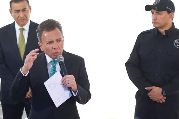 El gobernador de Jalisco, Pablo Lemus, habla durante una rueda de prensa este martes, en el municipio de Zapopan, en Jalisco (México). EFE/ Francisco Guasco
