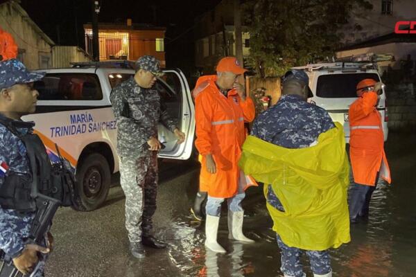 Policía Nacional, Defensa Civil y el Cuerpo de Bomberos. 
