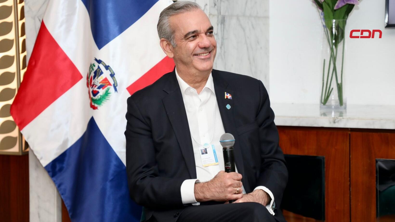 Abinader regresa Emiratos Árabes