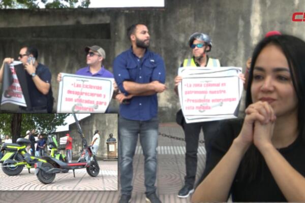 Propietarios y conductores de patinetas eléctricas durante la concentración en la Puerta de la Misericordia, donde solicitaron detener las incautaciones y establecer un proceso de diálogo con las autoridades.