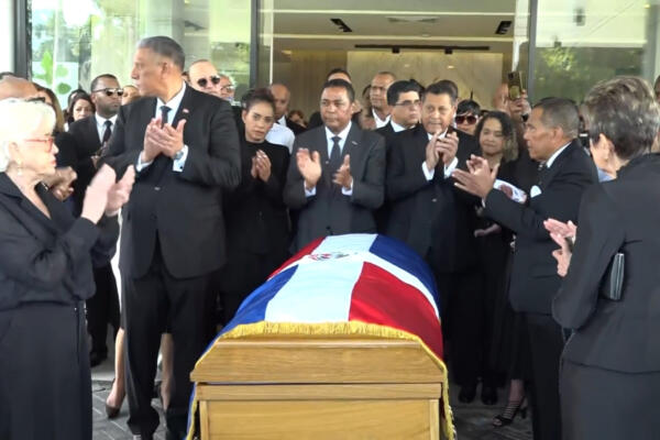 Los restos de Ramón Albuquerque también se presentaron en la sede de la Liga Municipal Dominicana (LMD) para rendirle honores.