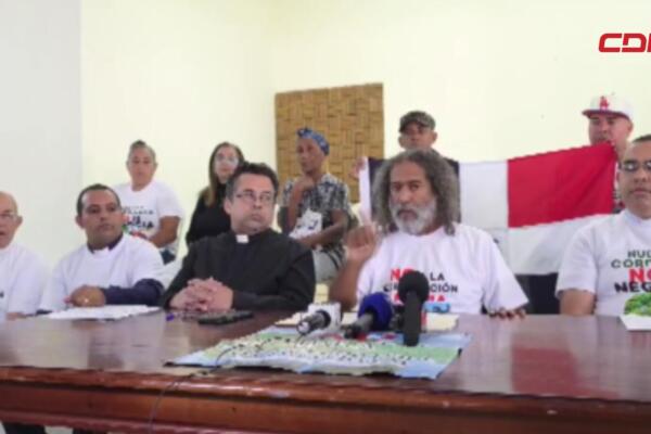 Sacerdotes, ambientalistas y comunitarios durante un llamado a la marcha pacífica en defensa de la Cordillera Septentrional y sus recursos naturales.