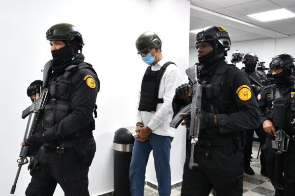 Santiago Hazim durante un traslado a la sala de audiencias este martes. / foto: Félix de la Cruz