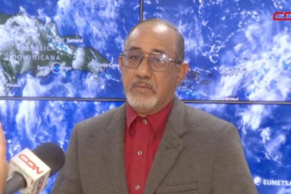 Lluvias asociadas a un sistema frontal provocaron deslizamientos y desbordamientos en comunidades de María Trinidad Sánchez y Puerto Plata, dejando más de 240 viviendas afectadas en Gaspar Hernández.