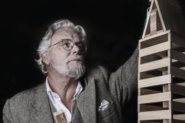 Tom van der Bruggen,  inventor del conocido juego de construcción Kapla.