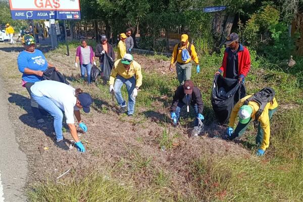 La actividad, que abarcó aproximadamente cuatro kilómetros, la coordinó la Alcaldía Municipal y contó con la participación de la Dirección Provincial de Medio Ambiente.
