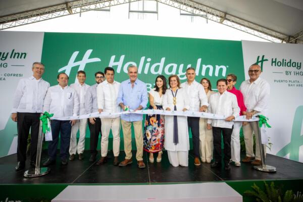 El nuevo hotel cuenta con 115 habitaciones, modernas facilidades y servicios bajo estándares internacionales.