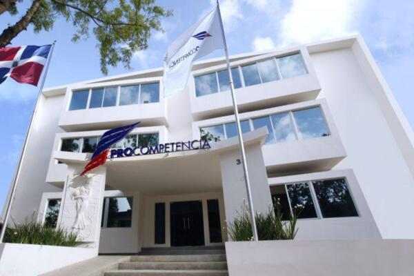 La Dirección Ejecutiva de la Comisión Nacional de Defensa de la Competencia.