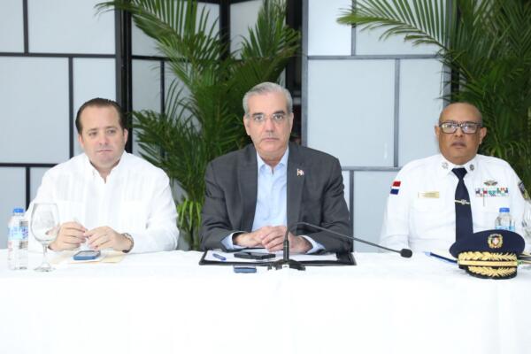 La sesión de trabajo se llevó a cabo en el Salón del Club de Oficiales del Palacio de la Policía Nacional. 