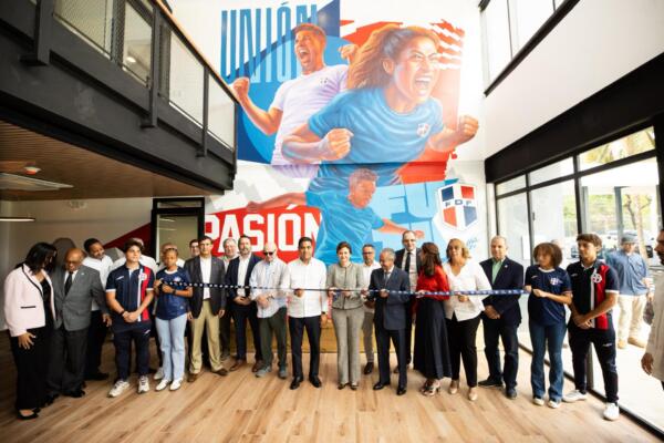 Durante el acto, la vicemandataria destacó que esta infraestructura representa un avance importante para el fortalecimiento del deporte.